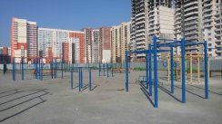 Площадка для воркаута в городе Челябинск №5478 Маленькая Современная фото